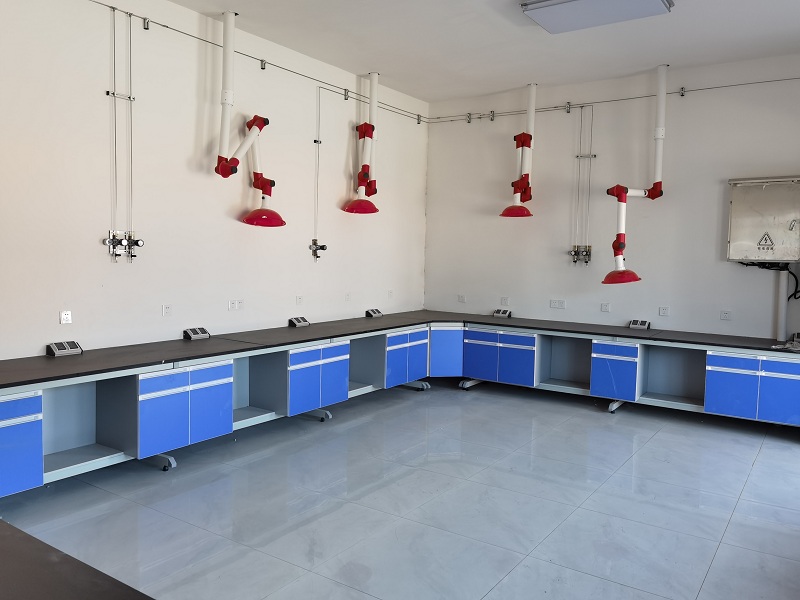 鋼木中央實驗臺廠家設(shè)置需要考慮的因素