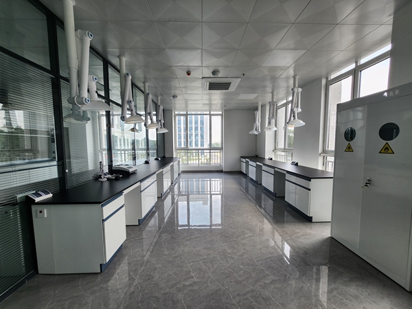 山東全鋼實(shí)驗(yàn)臺(tái)廠家